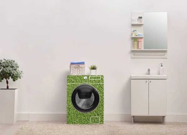 シンクと緑の持続可能な洗濯機付きのバスルーム — ストック写真