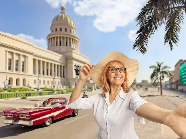 Krásná Žena Středního Věku Slamákem Selfie Havaně Kubě — Stock fotografie