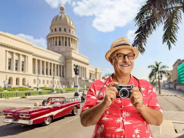 Турист Фотографируется Улице Перед Зданием Capitolio Гаване Куба — стоковое фото