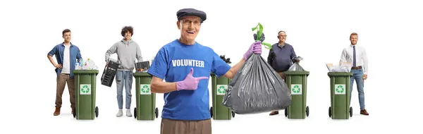 Ältere Männliche Freiwillige Und Andere Menschen Mit Recyclingmaterialien Isoliert Auf lizenzfreie Stockbilder