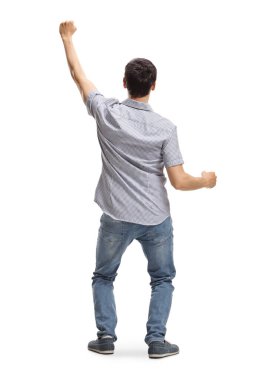 Beyaz arka planda kollarını kaldırmış mutlu bir gencin arka plan görüntüsü.