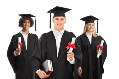 Önlüklü bir grup lisansüstü öğrencisi beyaz arka planda izole edilmiş.