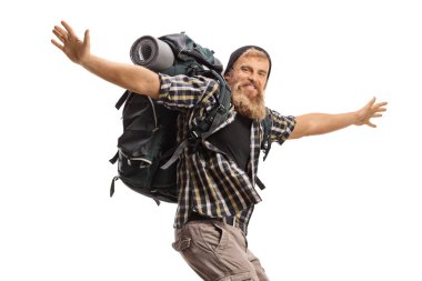 Beyaz arka planda izole edilmiş mutlu erkek yürüyüşçü atlayışı