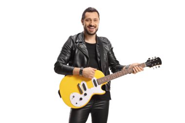 Beyaz arka planda sarı elektro gitarlı bir erkek müzisyen. 