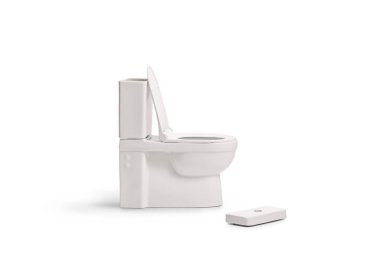 Beyaz arka planda izole edilmiş açık bir tankla klozet fotoğrafı.