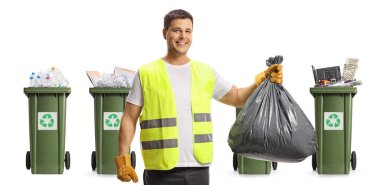 Beyaz arkaplanda izole edilmiş geri dönüşüm materyalleri için çöp toplayıcısı