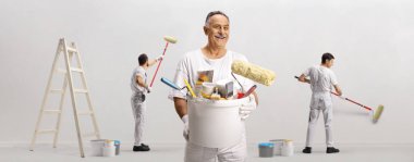 Ekip ressamları iş başında.