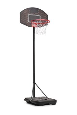 Beyaz arka planda izole edilmiş halkalı bir basketbol topunun stüdyo çekimi.