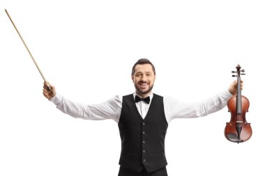 Beyaz arka planda izole edilmiş bir konseri sonlandıran kemancı 