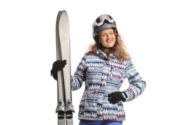 Beyaz bir arka planda izole edilmiş kayak üniformalı genç bir kadın.