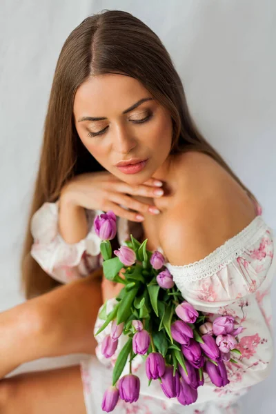 Portrait Sexy Beautiful Young Woman Long Hair Model Bouquet Lilac — Stok fotoğraf