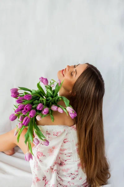 Portrait Sexy Beautiful Young Woman Long Hair Model Bouquet Lilac — Fotografia de Stock