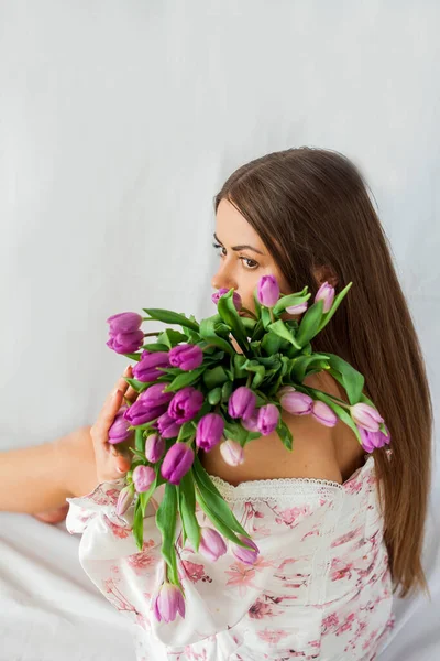 Portrait Sexy Beautiful Young Woman Long Hair Model Bouquet Lilac — Fotografia de Stock