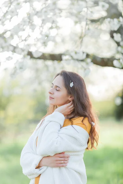 Portrait Beautiful Young Dark Haired Woman Flowering Tree Happy Model — Stock Photo, Image