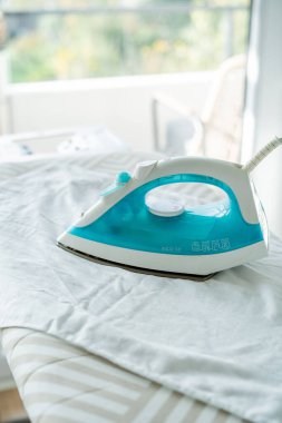 Mavi demir evin içinde..