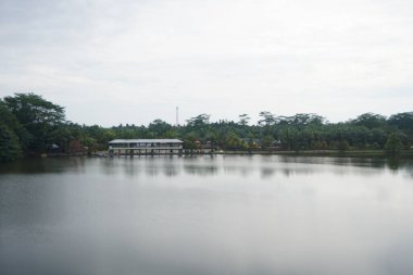 Yeşil Manzarayla çevrili Lakeside