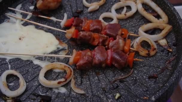 Home Made All You Can Eat Grill Mięsem Warzywami Topiącym — Wideo stockowe