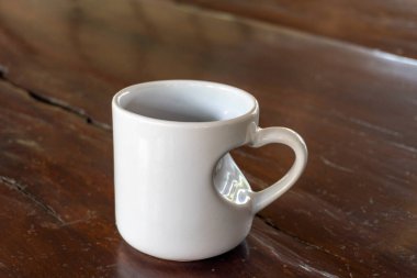 Love in the Morning: A White Barg with Heart Shaped Saplı Tahta Masada Yakın plan