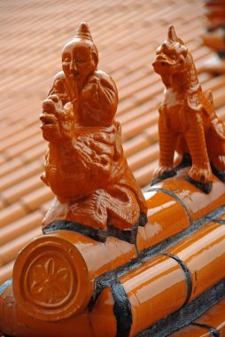 Berkeley, New South Wales, Avustralya: Wollongong, Avustralya yakınlarındaki bir Budist tapınağı olan Fo Guang Nan Tien Tapınağı 'nın çatısındaki efsanevi hayvan formunda dekoratif sergiler.