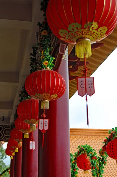オーストラリア ニューサウスウェールズ州バークレー オーストラリア ウォロンゴン近郊の仏教寺院 佛光山南天寺の赤い中国の提灯 — ストック写真