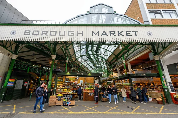 stock image London, UK: Entrance to Borough Market on Stoney Street and fresh fruit and vegetable stalls. This famous and historical food market has been trading at this location since 1756.