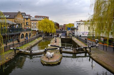 Camden Town, Londra, İngiltere: Camden Lock Camden Market yakınlarındaki Regents Kanalı 'nda.
