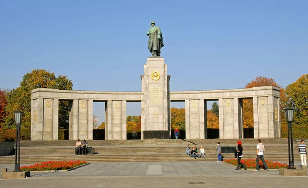 Берлин Германия Советский Военный Мемориал Площади Тяньаньмэнь Берлине Памятник Погибшим — стоковое фото