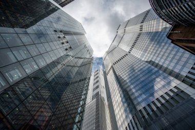 Londra, İngiltere: Undershaft 'tan görülen Londra' nın tüm modern gökdelenleri. Binalar Cheesegrater veya Leadenhall Binası (solda), 8 Bishopsgate (ortada) ve 22 Bishopsgate (sağda) 'dir.).