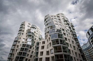 Battersea, Londra, İngiltere: Battersea yakınlarındaki yeni apartman binaları.