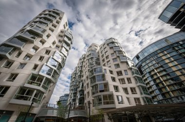 Battersea, Londra, İngiltere: Battersea yakınlarındaki yeni apartman binaları.