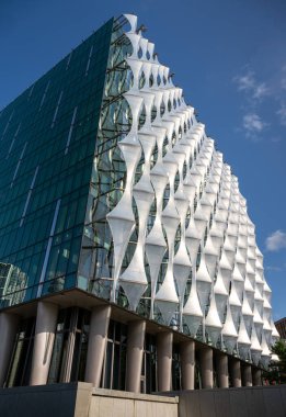 Nine Elms, Londra, İngiltere: Amerika Birleşik Devletleri 'nin Londra Büyükelçiliği. ABD Büyükelçiliği, 9 Elm 'in yeniden geliştirilmiş bölgesinde yer almaktadır..