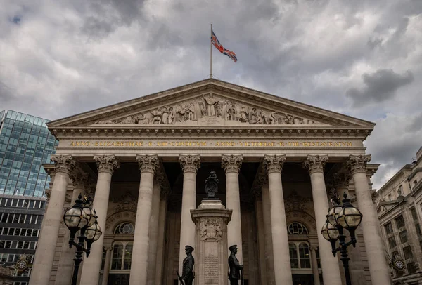 Λονδίνο Ηνωμένο Βασίλειο Βασιλικό Χρηματιστήριο Του Λονδίνου Βρίσκεται Στη Διασταύρωση Εικόνα Αρχείου