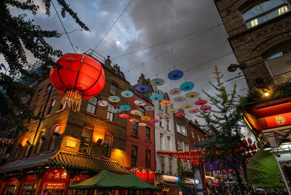 Лондон Великобритания Перекресток Джерард Стрит Маклсфилд Стрит Китайском Квартале Лондона — стоковое фото