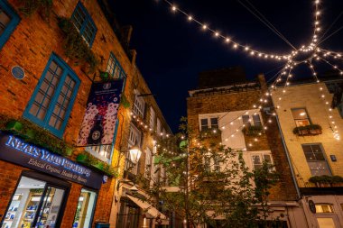 Londra, İngiltere: Londra 'nın merkezindeki Covent Garden bölgesinde Neal' s Yard. Burası Neal 'ın bahçe ilaçlarının evi. Sağlık ve güzellik sektörü..