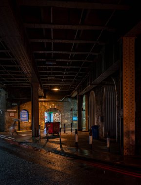 Bermondsey, Londra, İngiltere: Londra 'nın Southwark ilçesinde Londra Köprüsü' nün altından Greenwich Demiryolu Viaduct kavşağı.