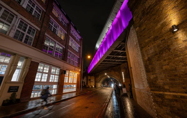 Southwark, Londra, İngiltere: Bermondsey Caddesi Londra Köprüsü 'nden Greenwich Tren İstasyonu' na giden bir yol tünelinden geçiyor.. 