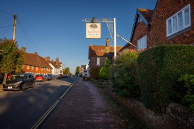 Burwash, East Sussex, UK: Burwash High Street 'te Bear Inn' in evi ve oteli. Burwash 'da birçok geleneksel eski bina var..