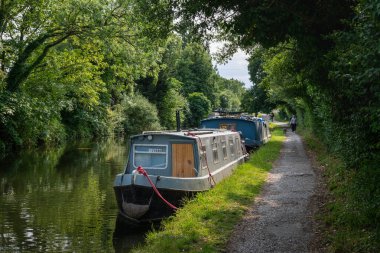Southall, Büyük Londra, İngiltere: Londra 'nın Southall yakınlarındaki Grand Union Kanalı' ndaki kanal tekneleri.
