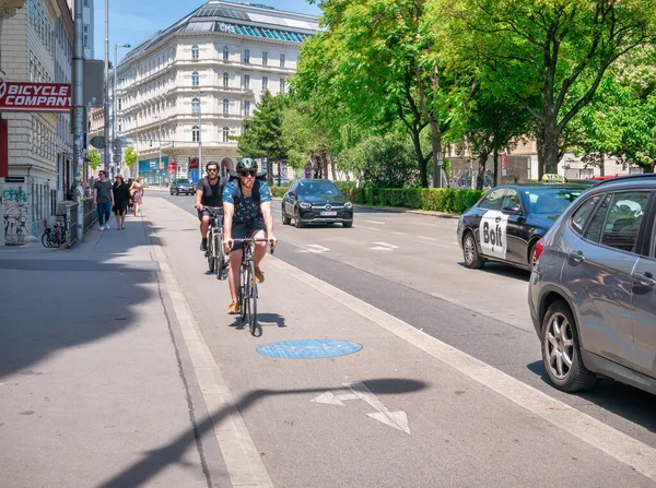 Vienna Austria June 2022 Cyclists Riding Bicycles Special Lanes Vienna — Stock Photo, Image