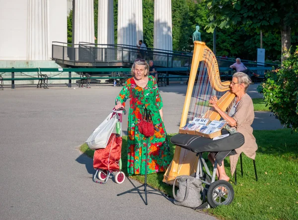 Vienna Austria June 2022 Senior Woman Artist Playing Music Harp — Stock Photo, Image