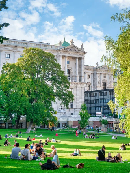 Wien Österreich Juni 2022 Menschen Touristen Und Einheimische Entspannen Und — Stockfoto