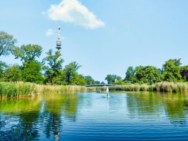 Vista Com Donauturm Torre Danúbio Localizado Parque Donau Torre Icônica — Fotografia de Stock
