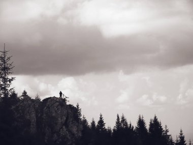 Romanya 'nın Karpat Dağları' nın Bucegi Dağı 'ndaki güzel manzara. Karanlık dramatik manzara.