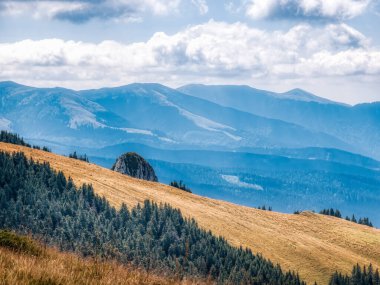 Romanya 'nın Karpat Dağları' nın Bucegi Dağı 'ndaki güzel manzara.
