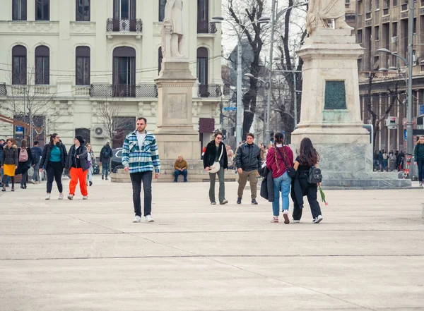Бухарест Румунія 2023 Багато Людей Туристів Університетській Площі Центрі Бухареста — стокове фото
