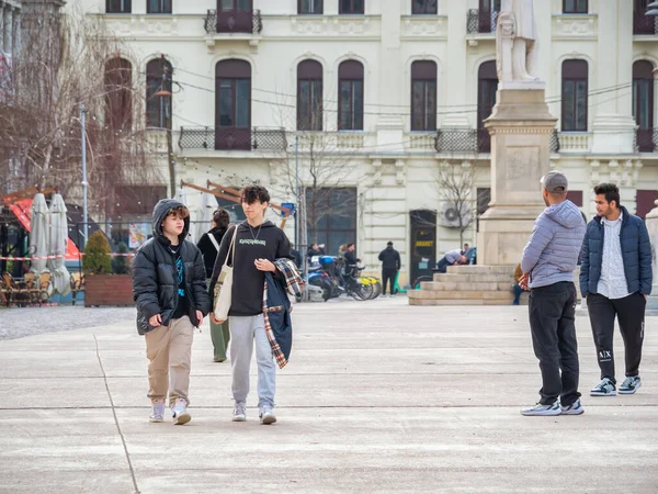 Bucareste Roménia 2023 Muitas Pessoas Turistas Praça Universidade Centro Bucareste — Fotografia de Stock