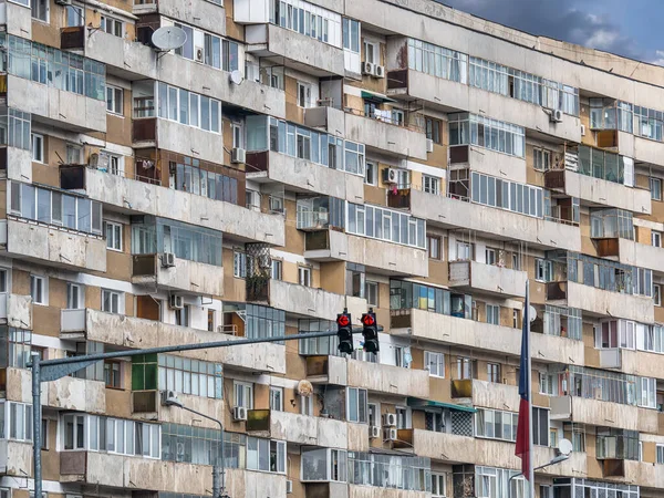Épuisé Immeuble Ère Communiste Contre Ciel Bleu Bucarest Roumanie Ugly — Photo