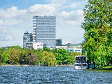 Bükreş, Romanya - Mayıs 2023: Kral I. Mihai Parkı (Herastrau).