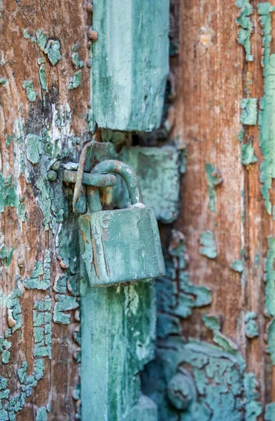 Antiguo Candado Oxidado Una Puerta Madera —  Fotos de Stock