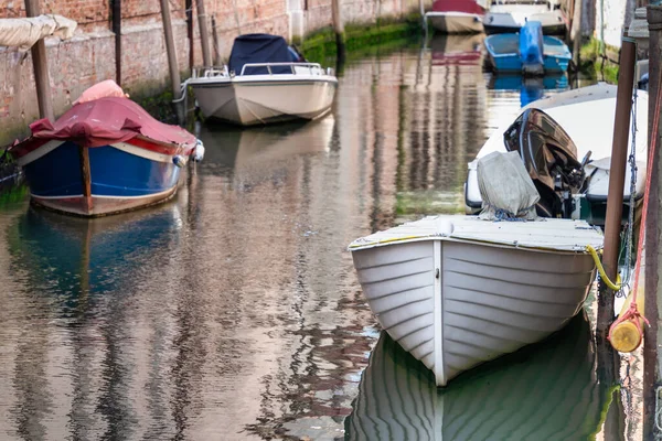 Malerische Szene Aus Venedig Mit Vielen Booten Die Auf Den — Stockfoto